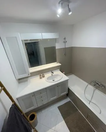 Apartment T3 Renove A 5 Min De La - Frejus