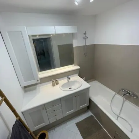 T3 Renove A 5 Min De La - Апартаменты